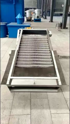 1000-5000mm 그리드와 자동 고액 분리 회전식 바 스크린